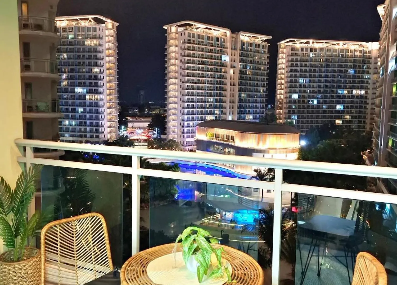 Azure Condotel And Resort In The City Manila